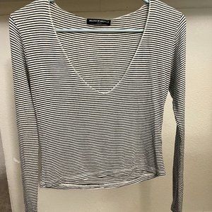 Brandy Melville • Long Sleeve • One Size • Semi Cropped • Black & White